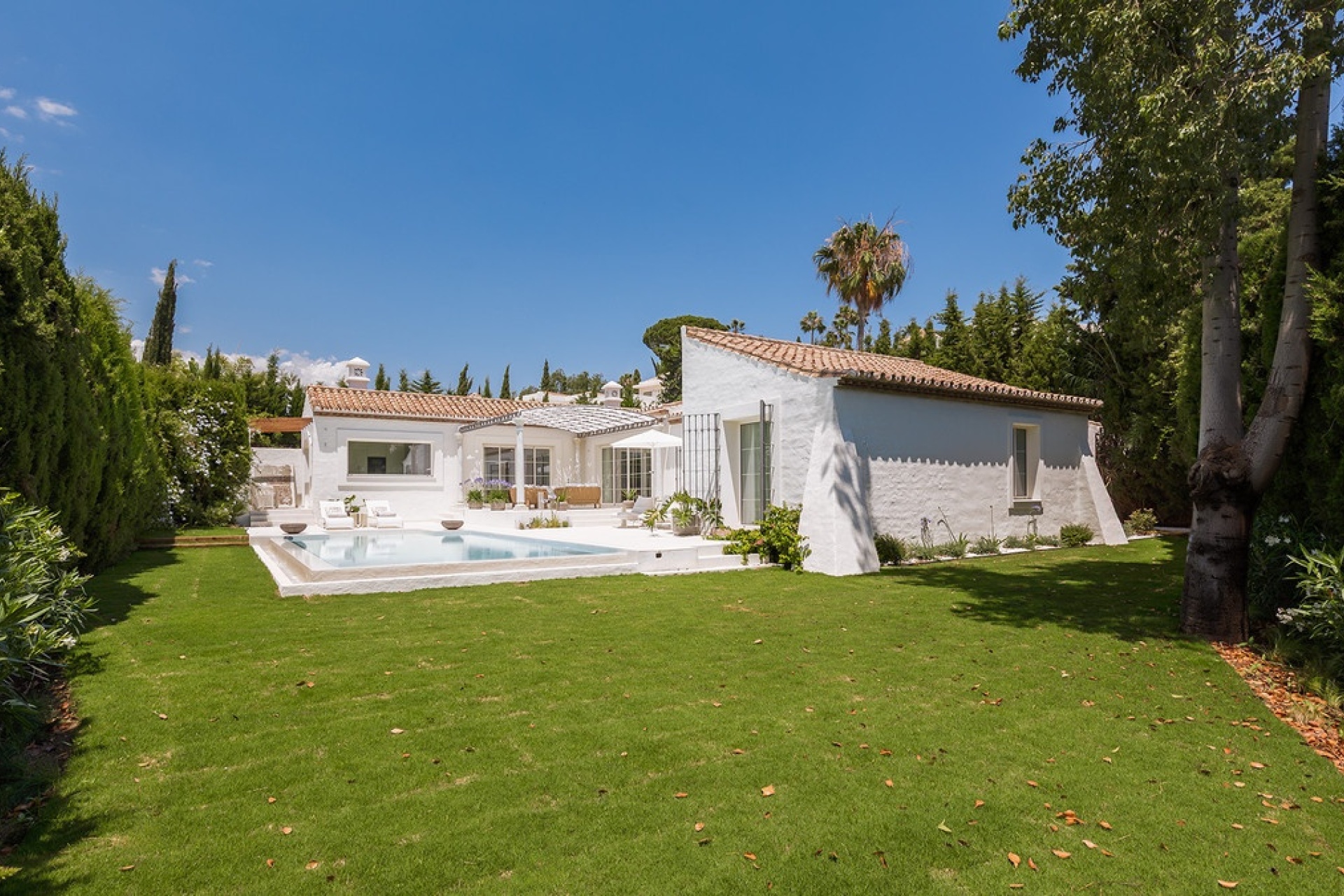 Resale - Villa - Marbella - Guadalmina Alta