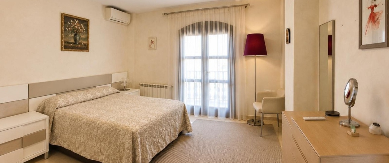 Resale - Villa - Marbella - Guadalmina Alta