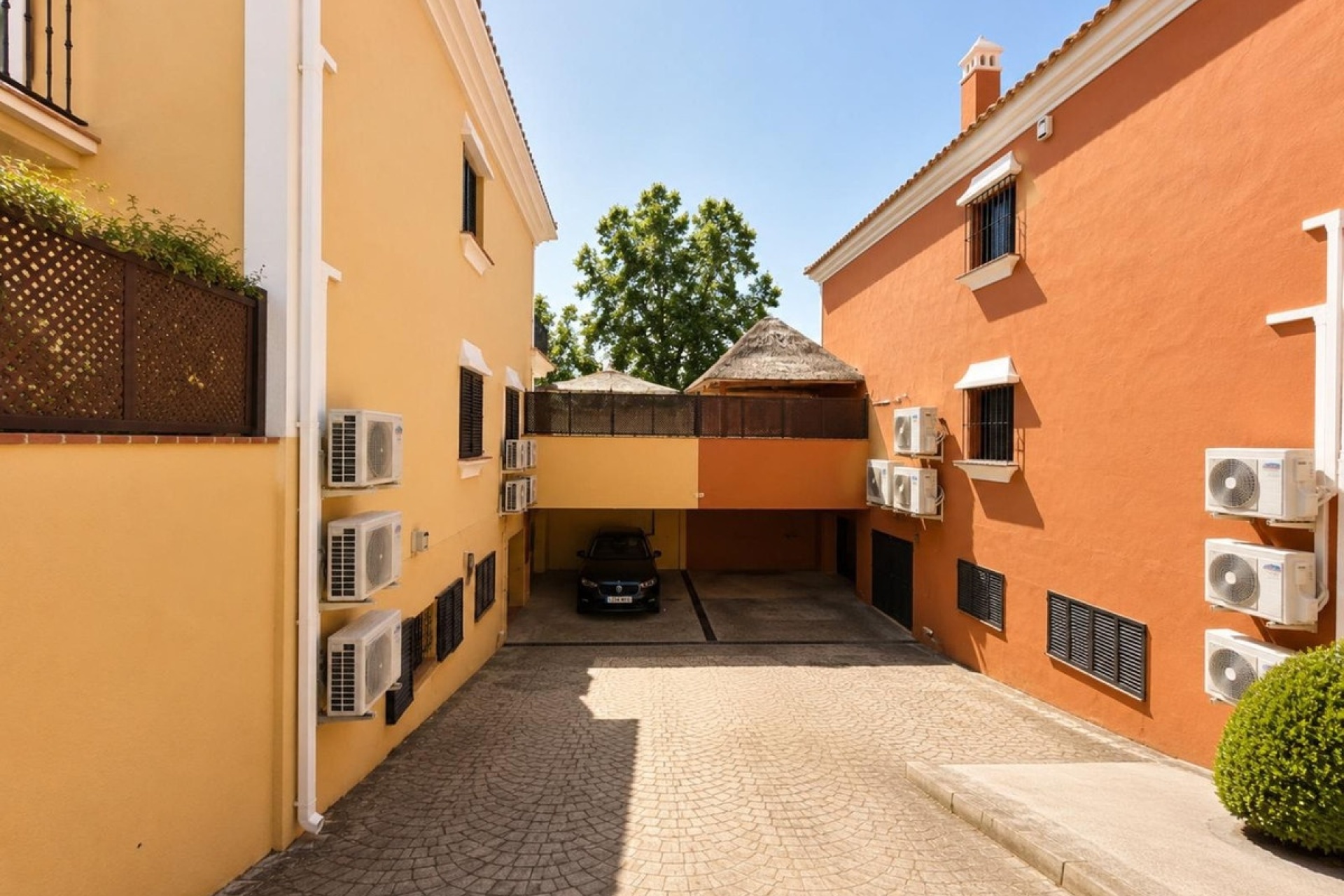 Resale - Villa - Marbella - Guadalmina Alta