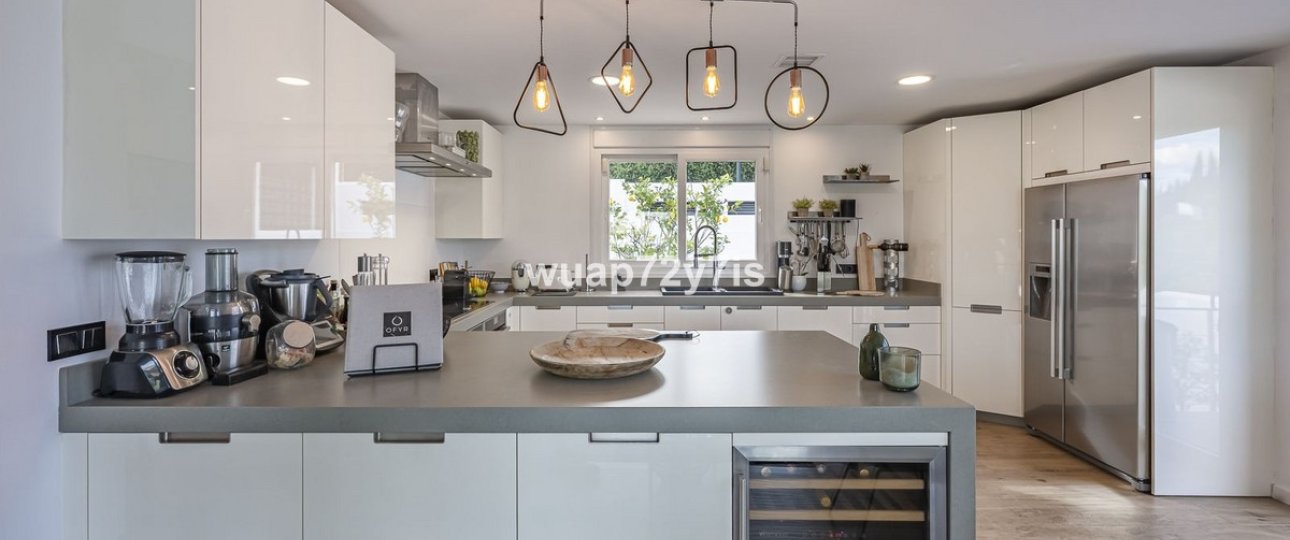Resale - Villa - Marbella - Guadalmina Alta