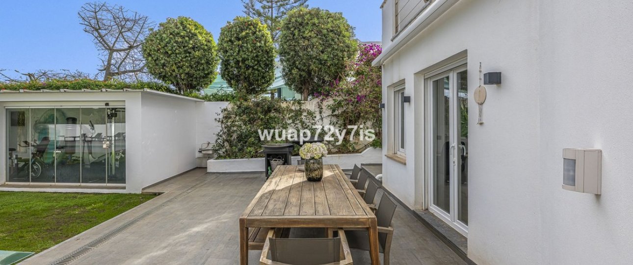 Resale - Villa - Marbella - Guadalmina Alta