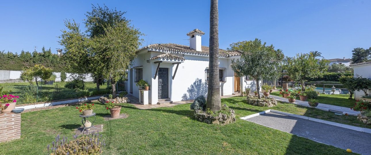 Resale - Villa - Marbella - Guadalmina Alta