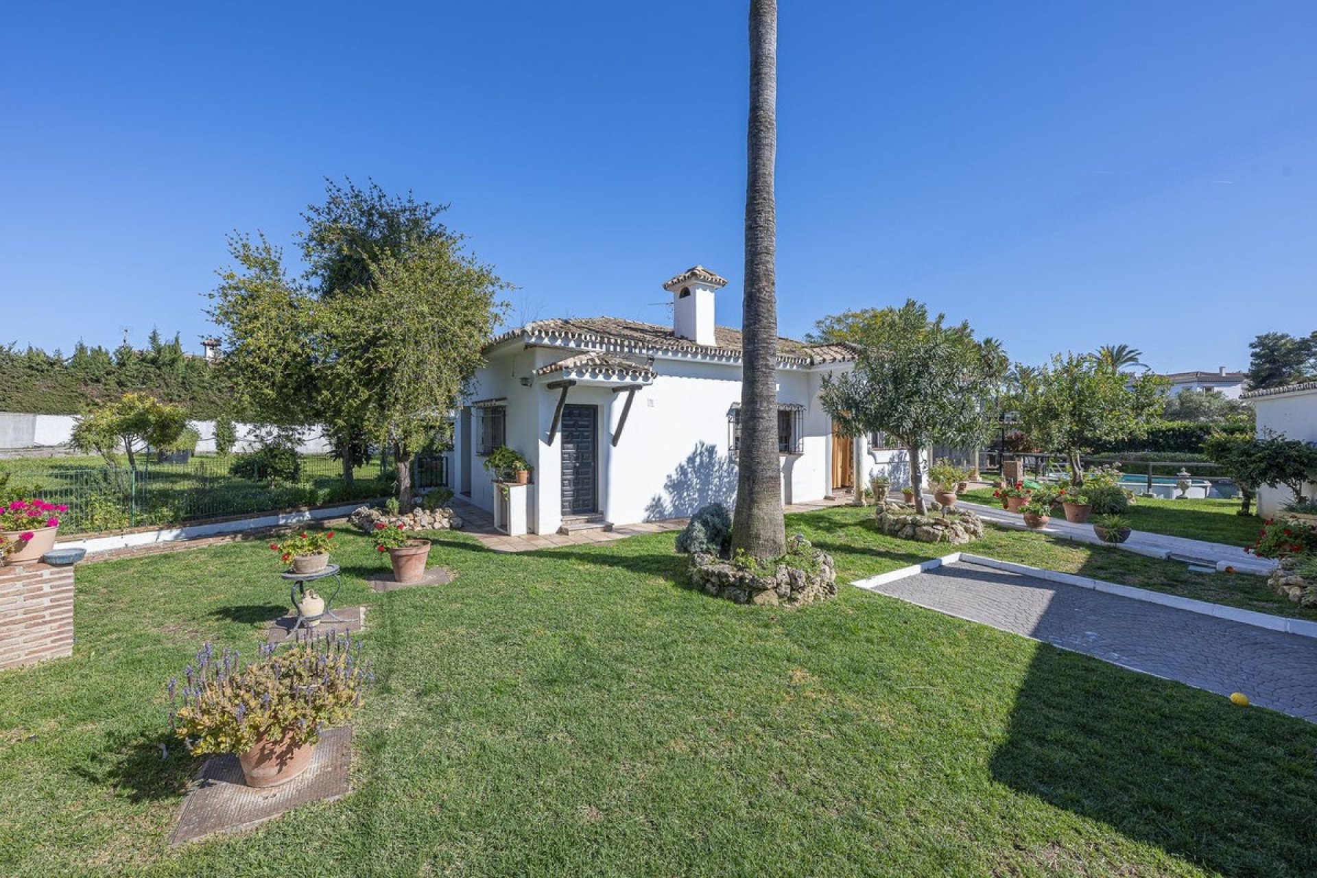 Resale - Villa - Marbella - Guadalmina Alta