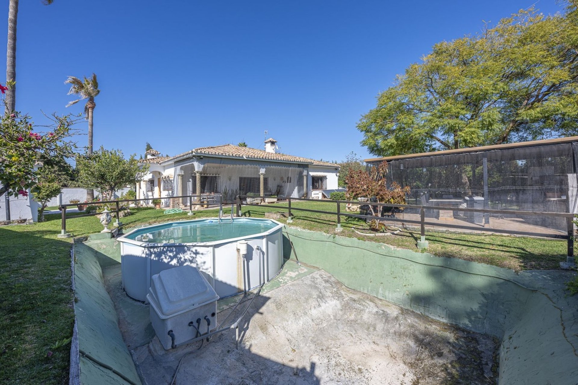 Resale - Villa - Marbella - Guadalmina Alta