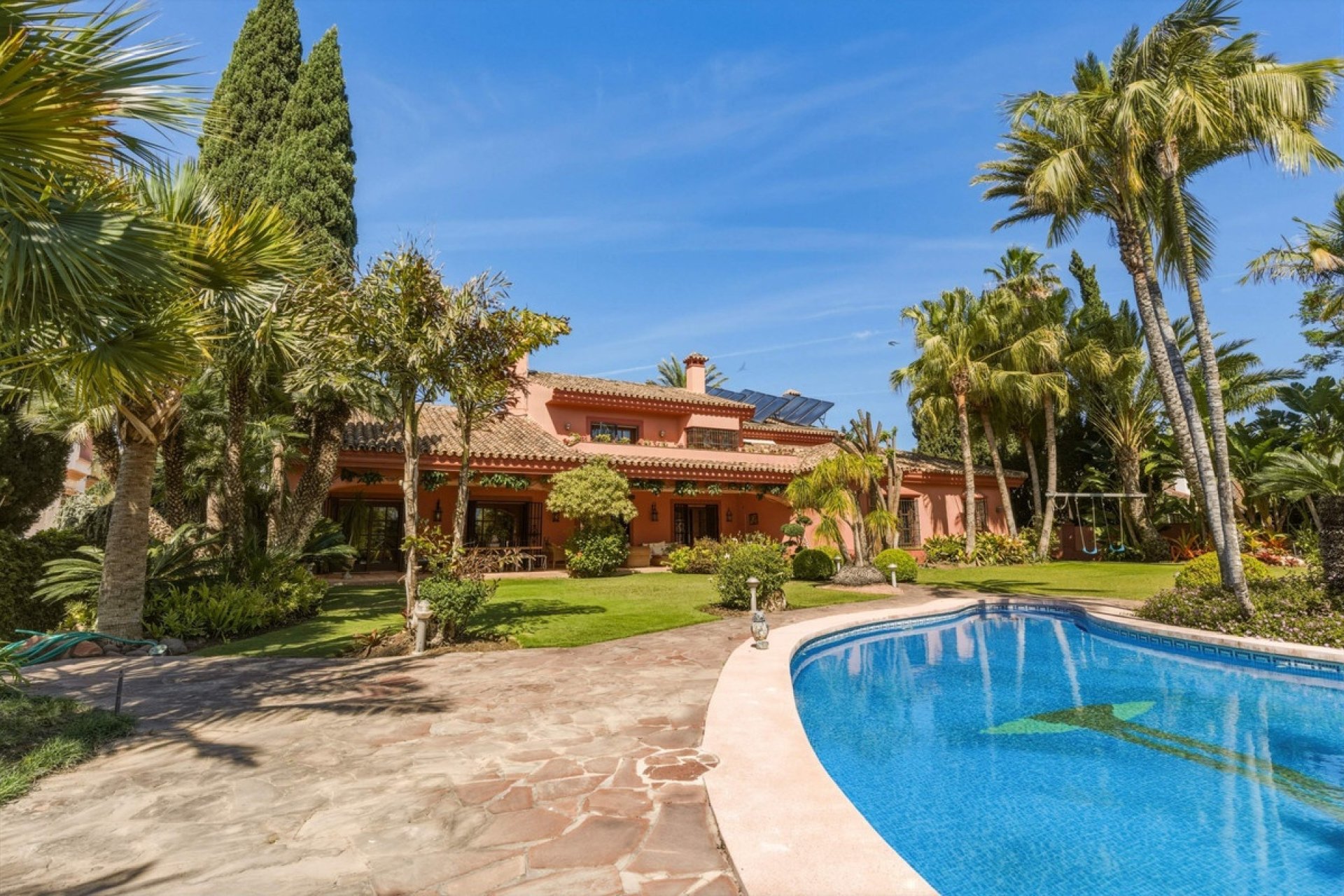 Resale - Villa - Marbella - Guadalmina Alta