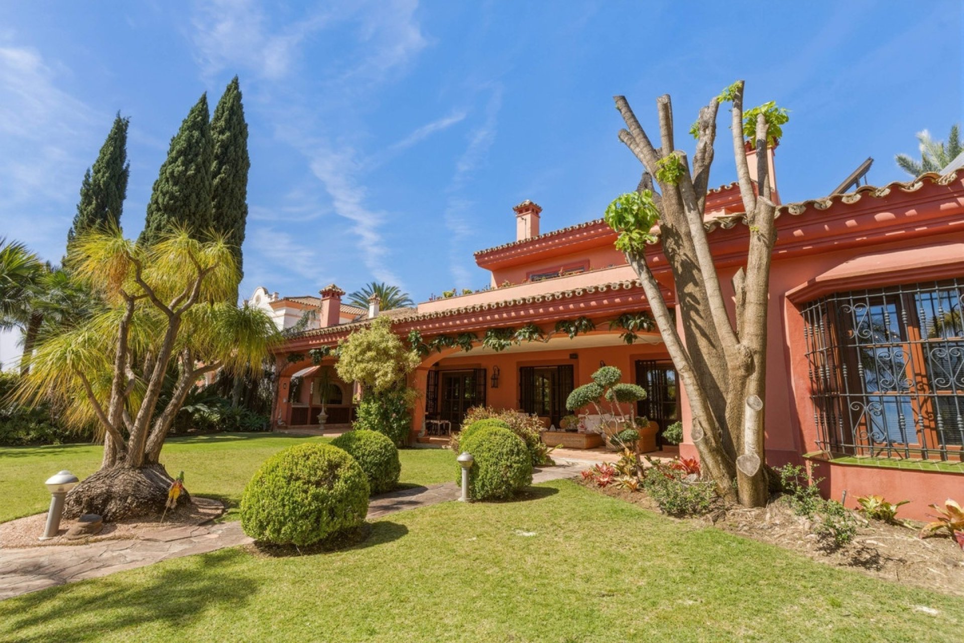 Resale - Villa - Marbella - Guadalmina Alta
