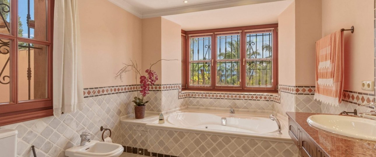 Resale - Villa - Marbella - Guadalmina Alta