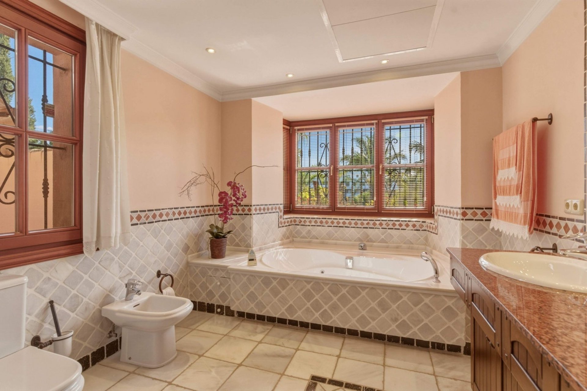 Resale - Villa - Marbella - Guadalmina Alta