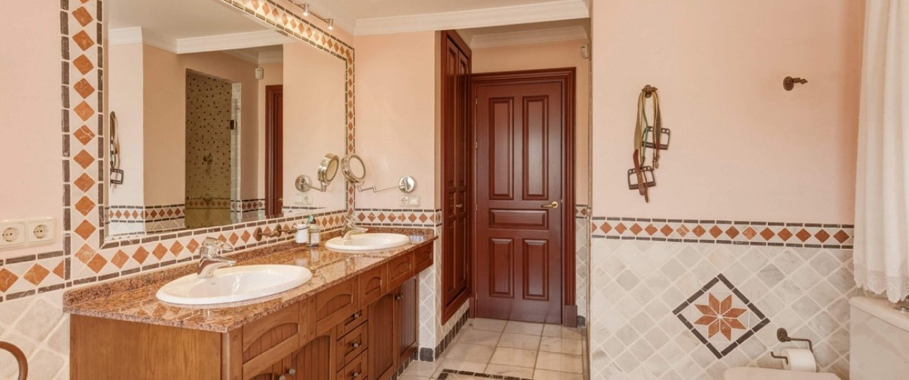 Resale - Villa - Marbella - Guadalmina Alta
