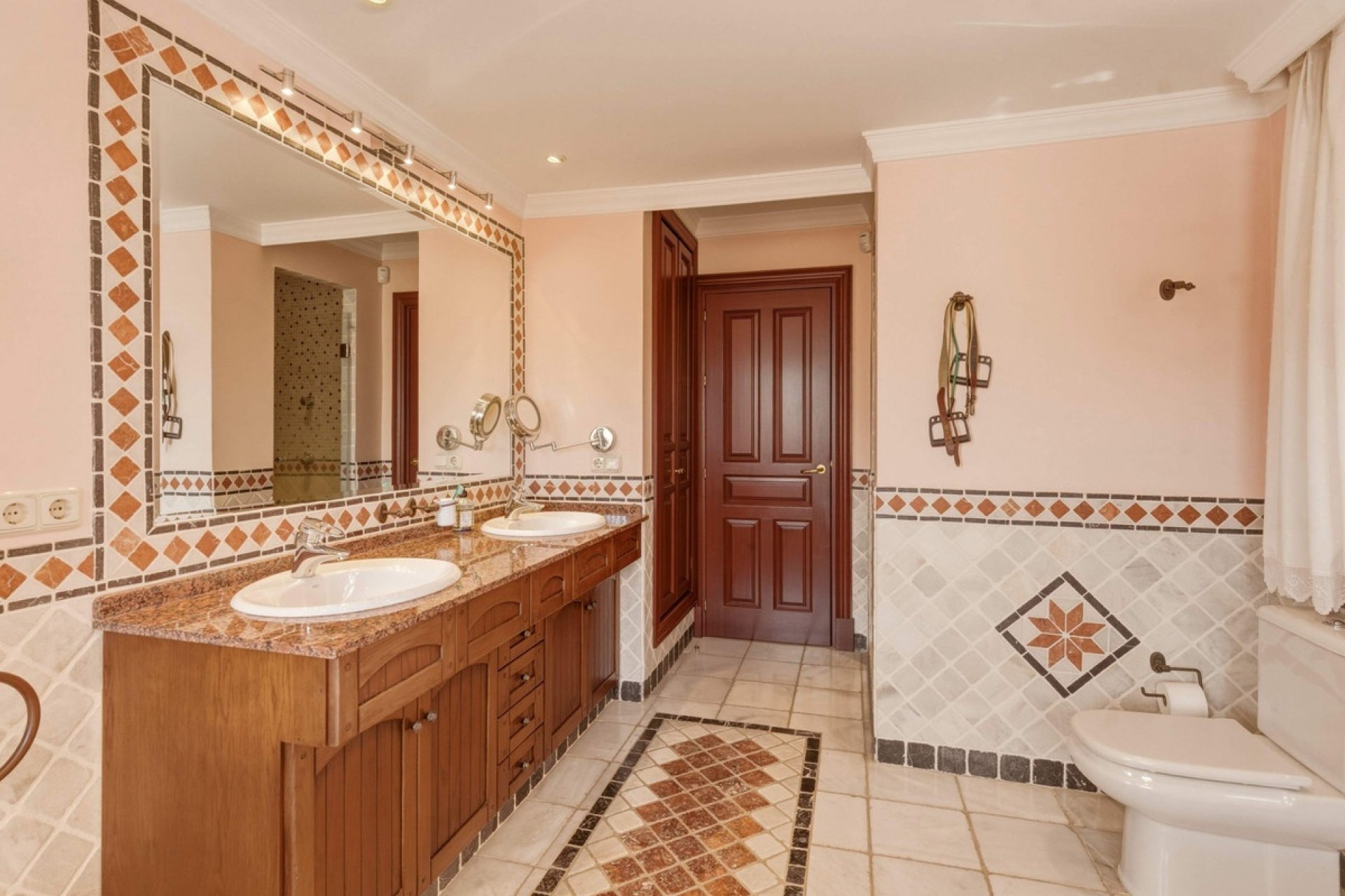 Resale - Villa - Marbella - Guadalmina Alta