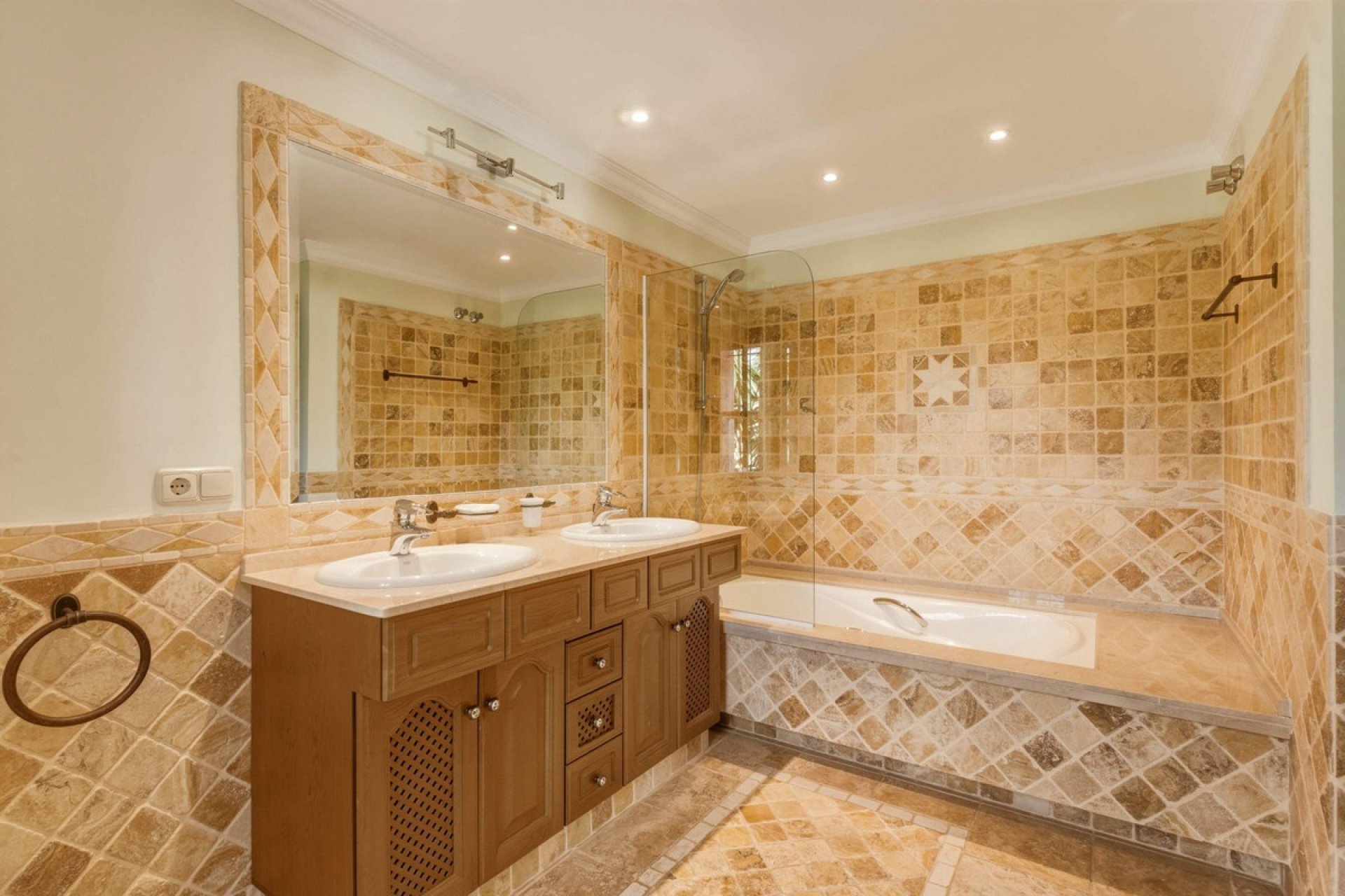 Resale - Villa - Marbella - Guadalmina Alta