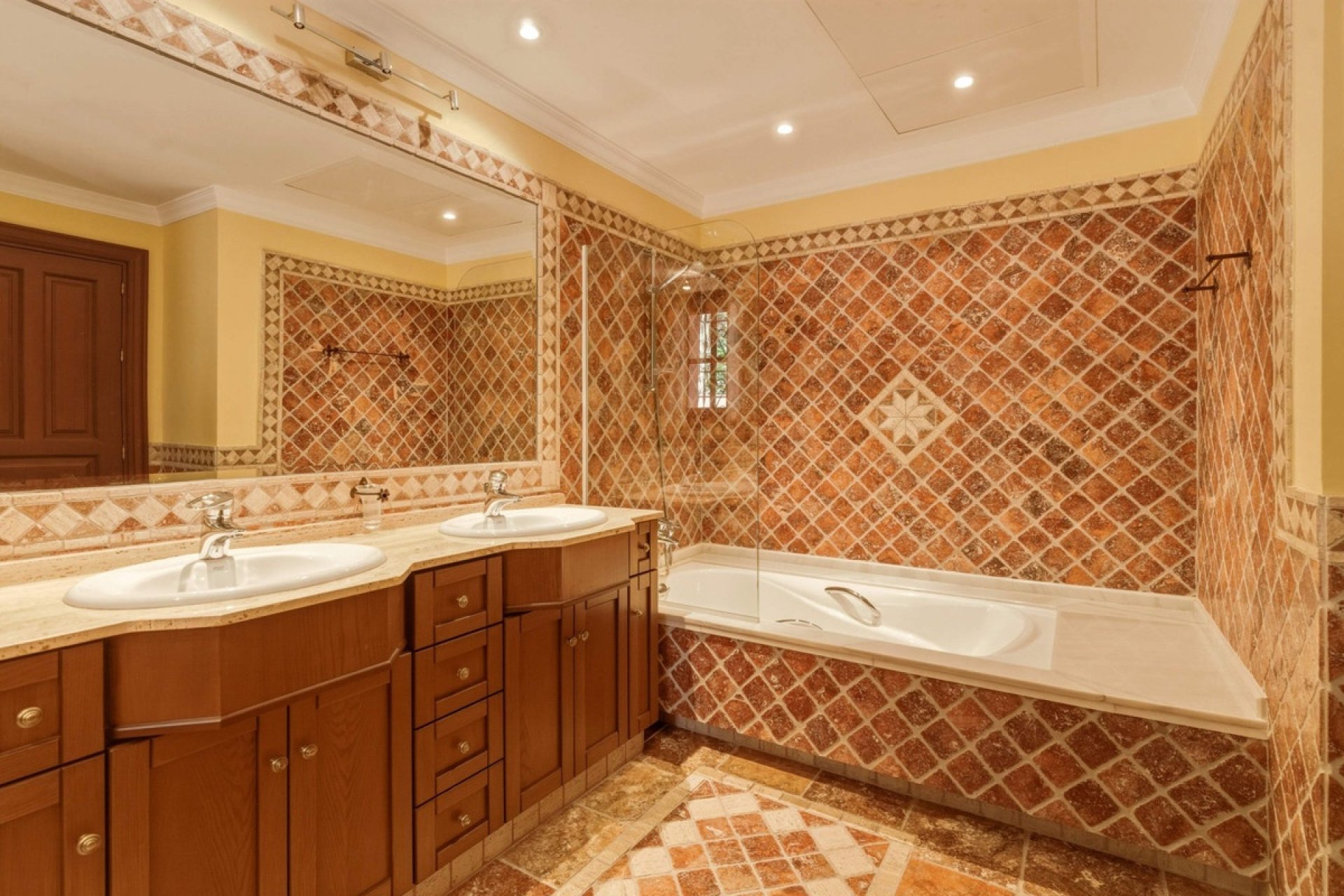Resale - Villa - Marbella - Guadalmina Alta
