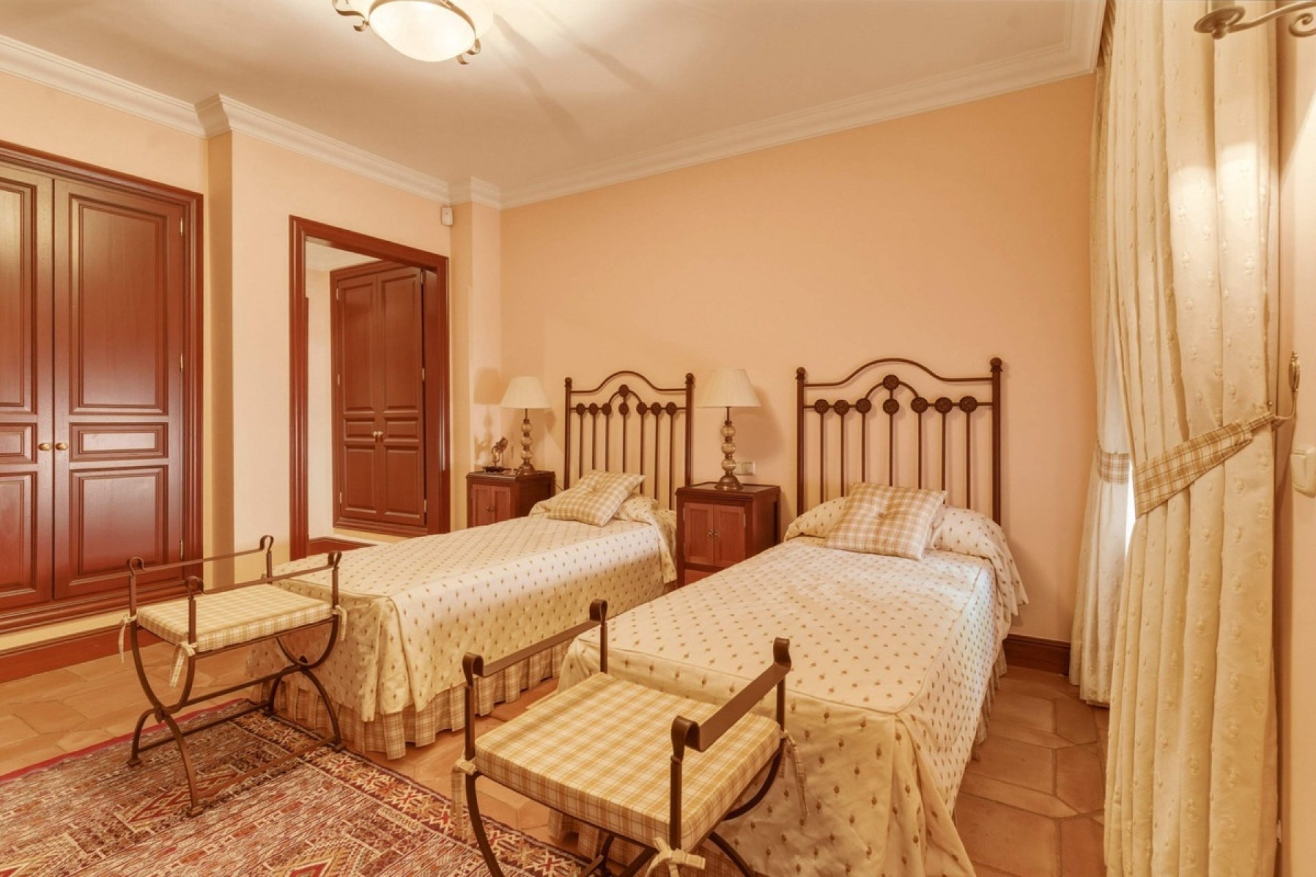 Resale - Villa - Marbella - Guadalmina Alta