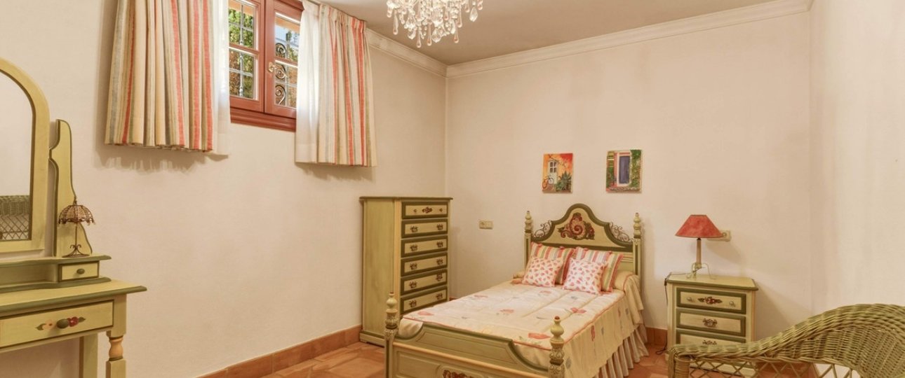 Resale - Villa - Marbella - Guadalmina Alta