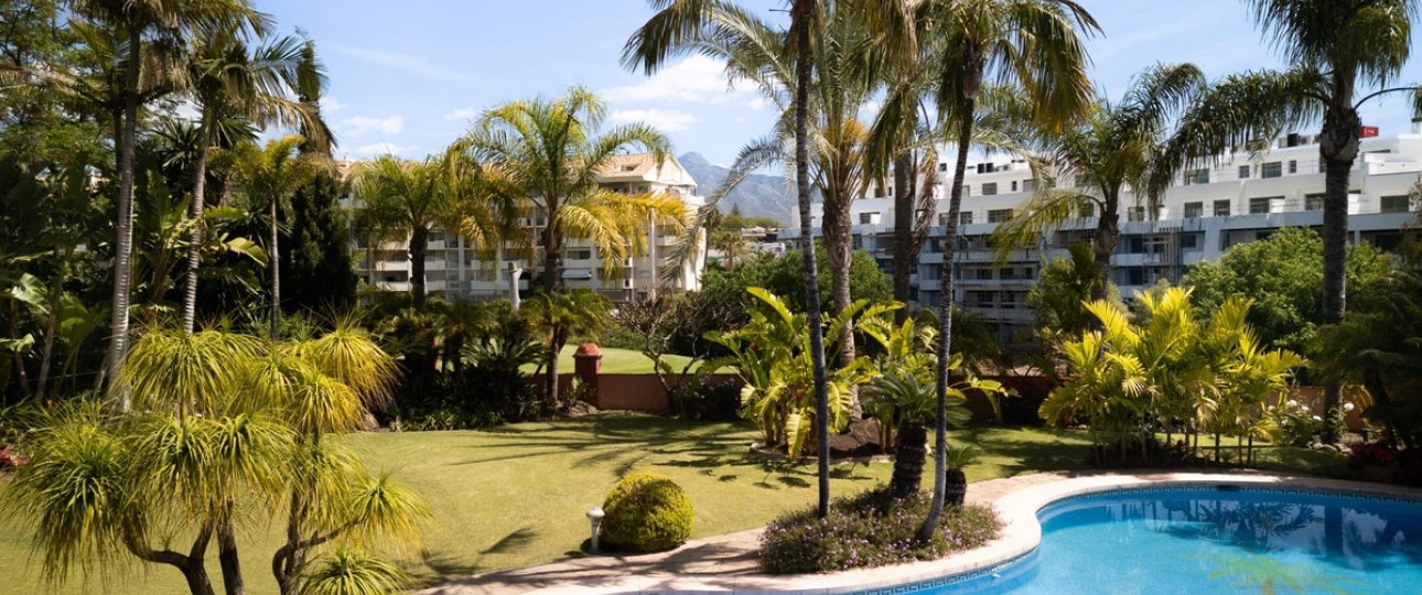 Resale - Villa - Marbella - Guadalmina Alta