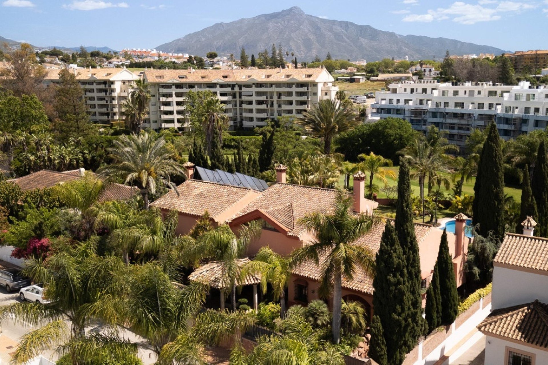 Resale - Villa - Marbella - Guadalmina Alta