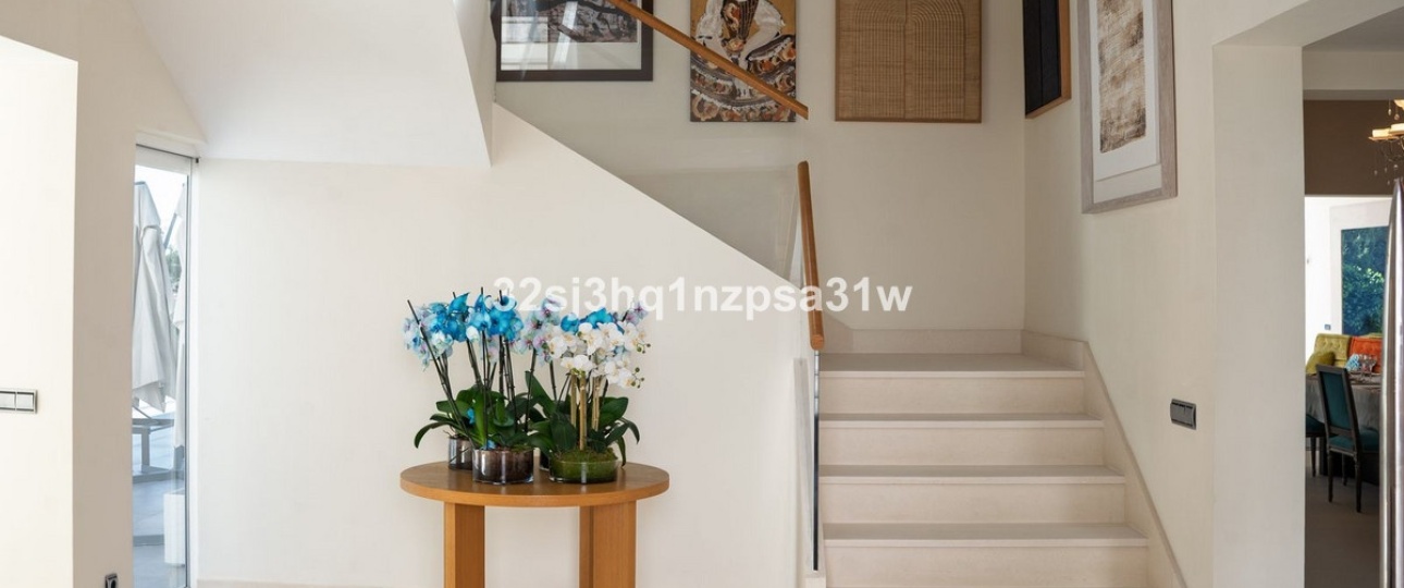Resale - Villa - Marbella - Guadalmina Alta