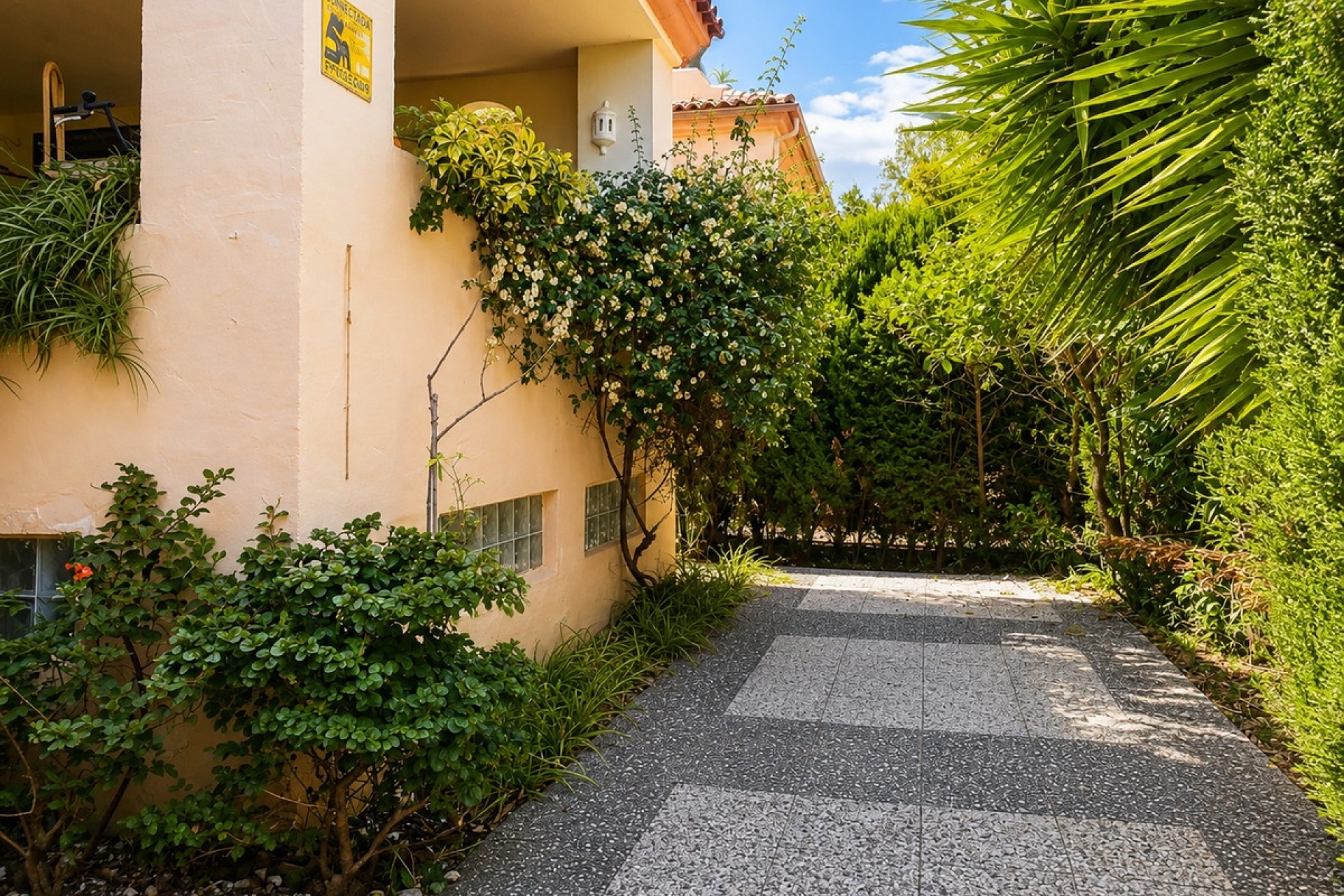 Resale - Villa - Marbella - Guadalmina Alta