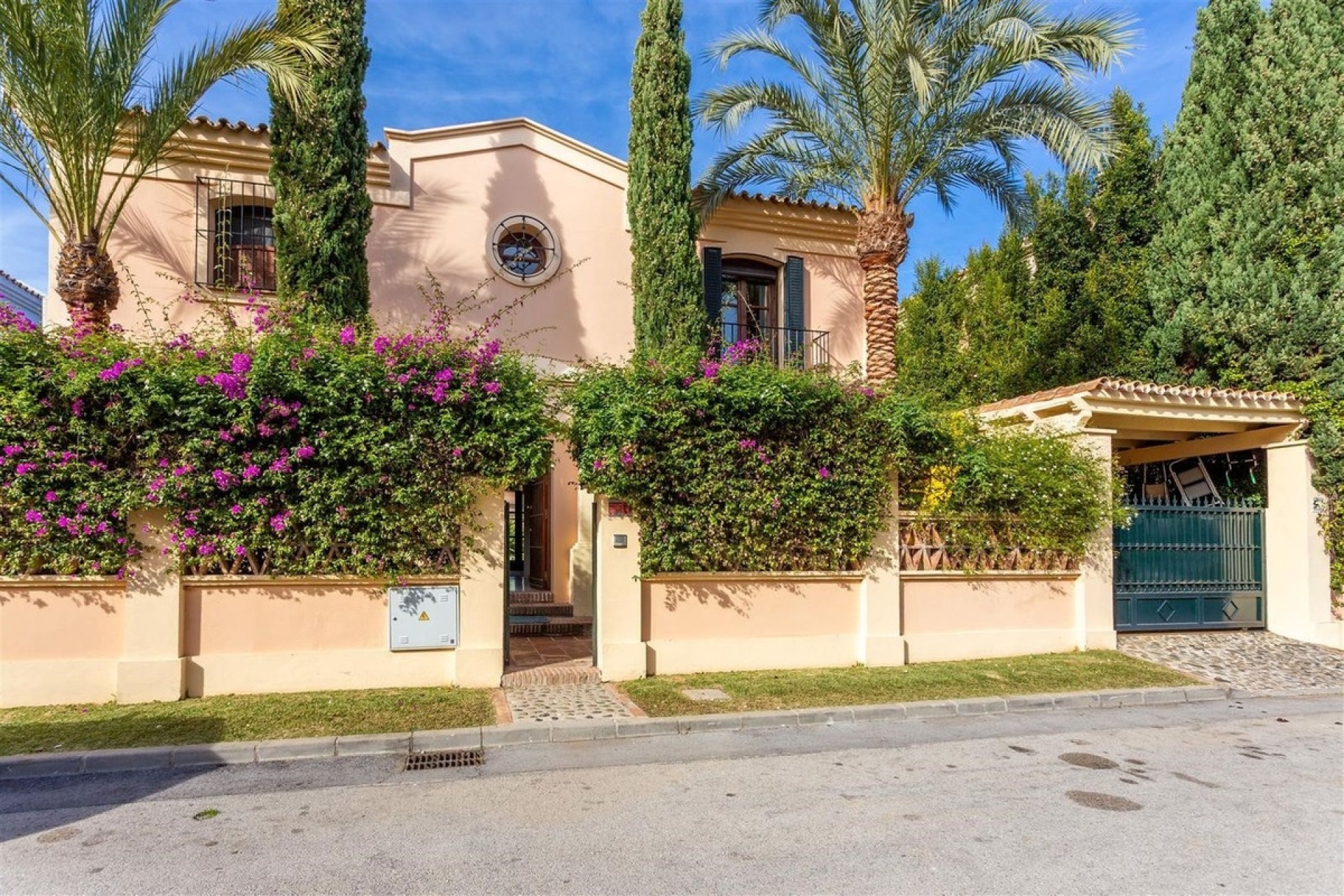 Resale - Villa - Marbella - Guadalmina Alta