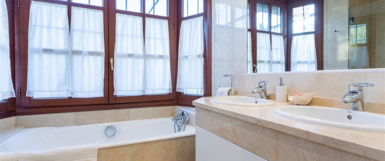 Resale - Villa - Marbella - Guadalmina Alta