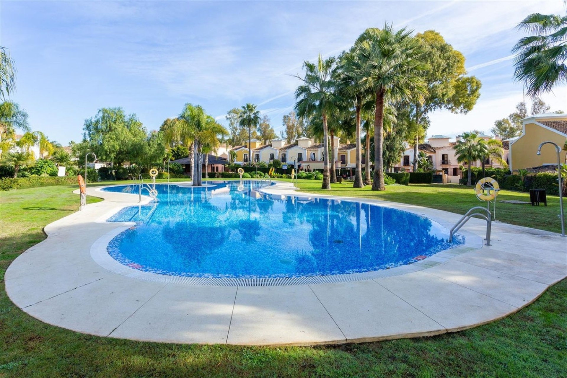 Resale - Villa - Marbella - Guadalmina Alta