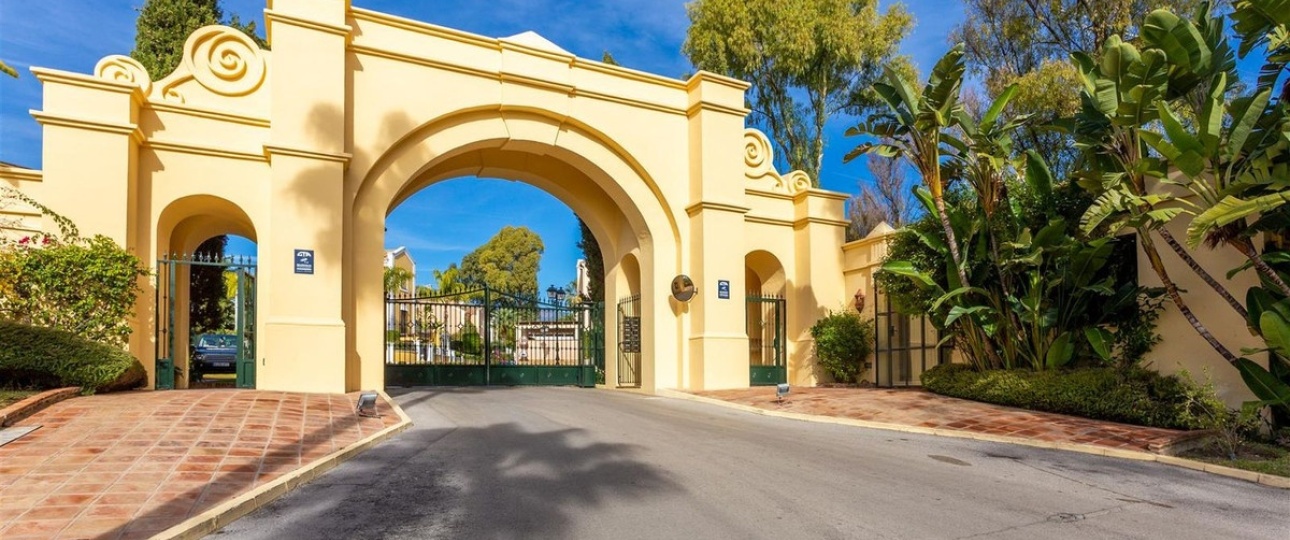 Resale - Villa - Marbella - Guadalmina Alta