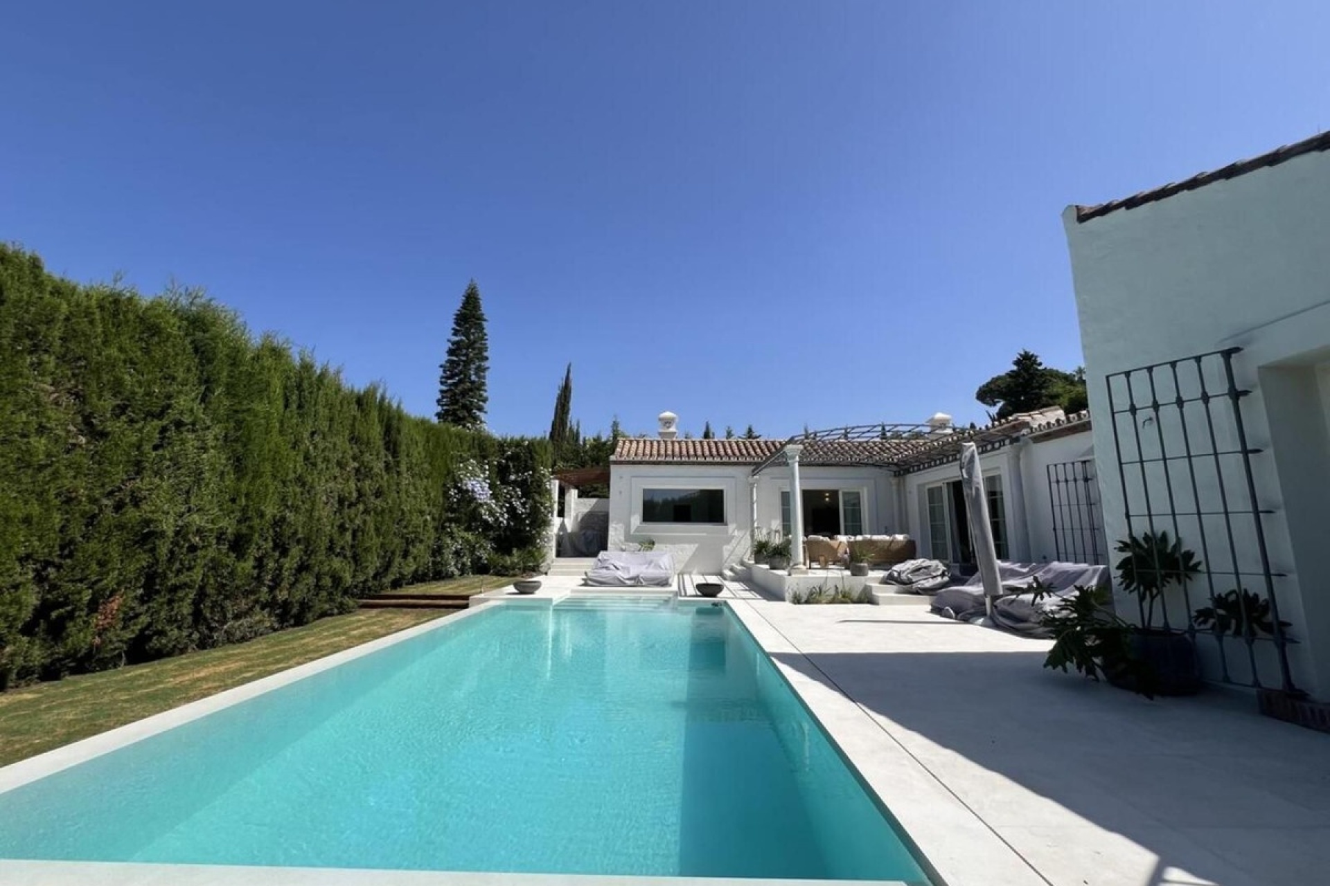 Resale - Villa - Marbella - Guadalmina Alta