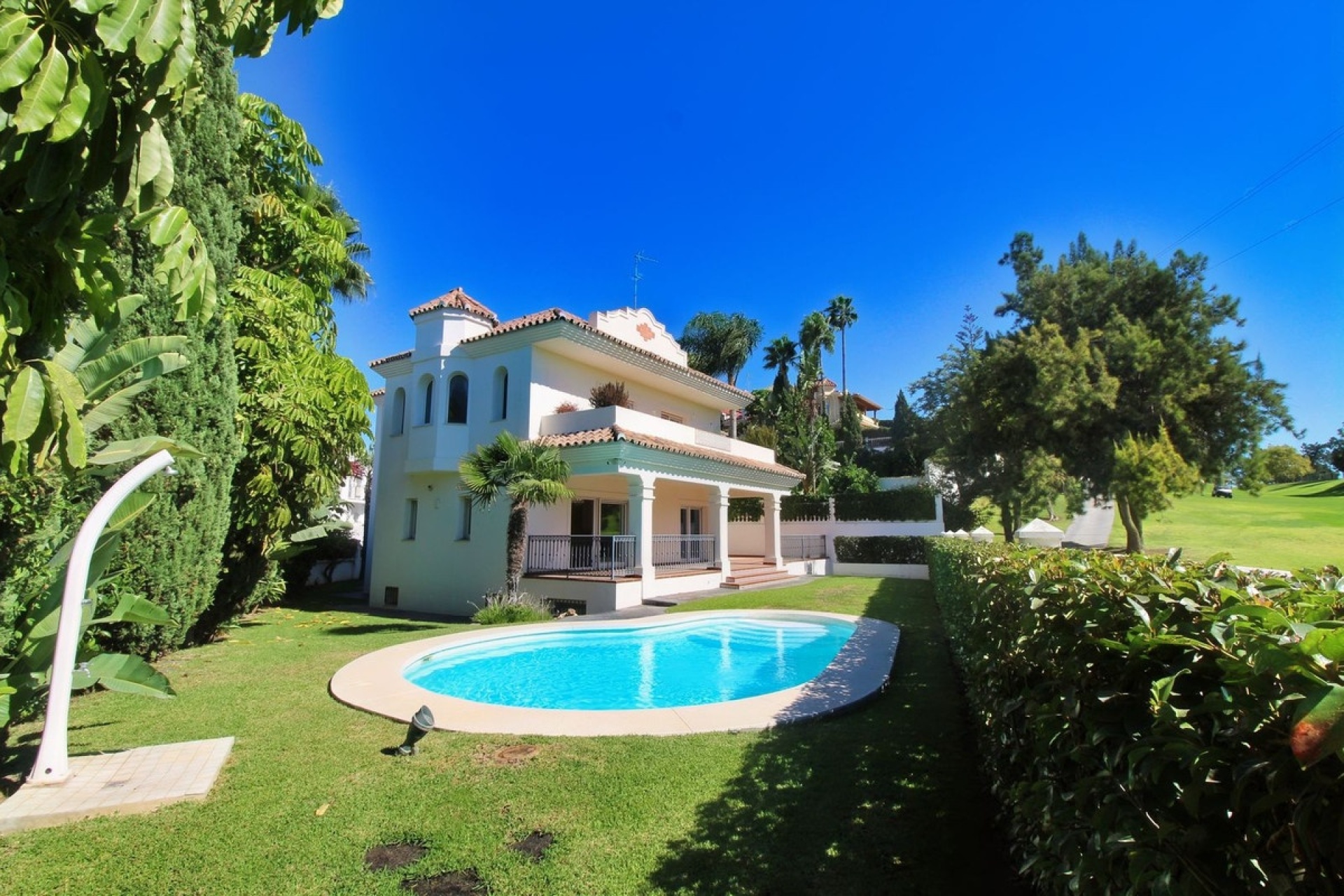 Resale - Villa - Marbella - Guadalmina Alta