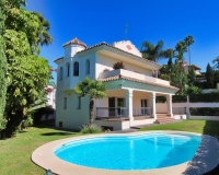 Resale - Villa - Marbella - Guadalmina Alta