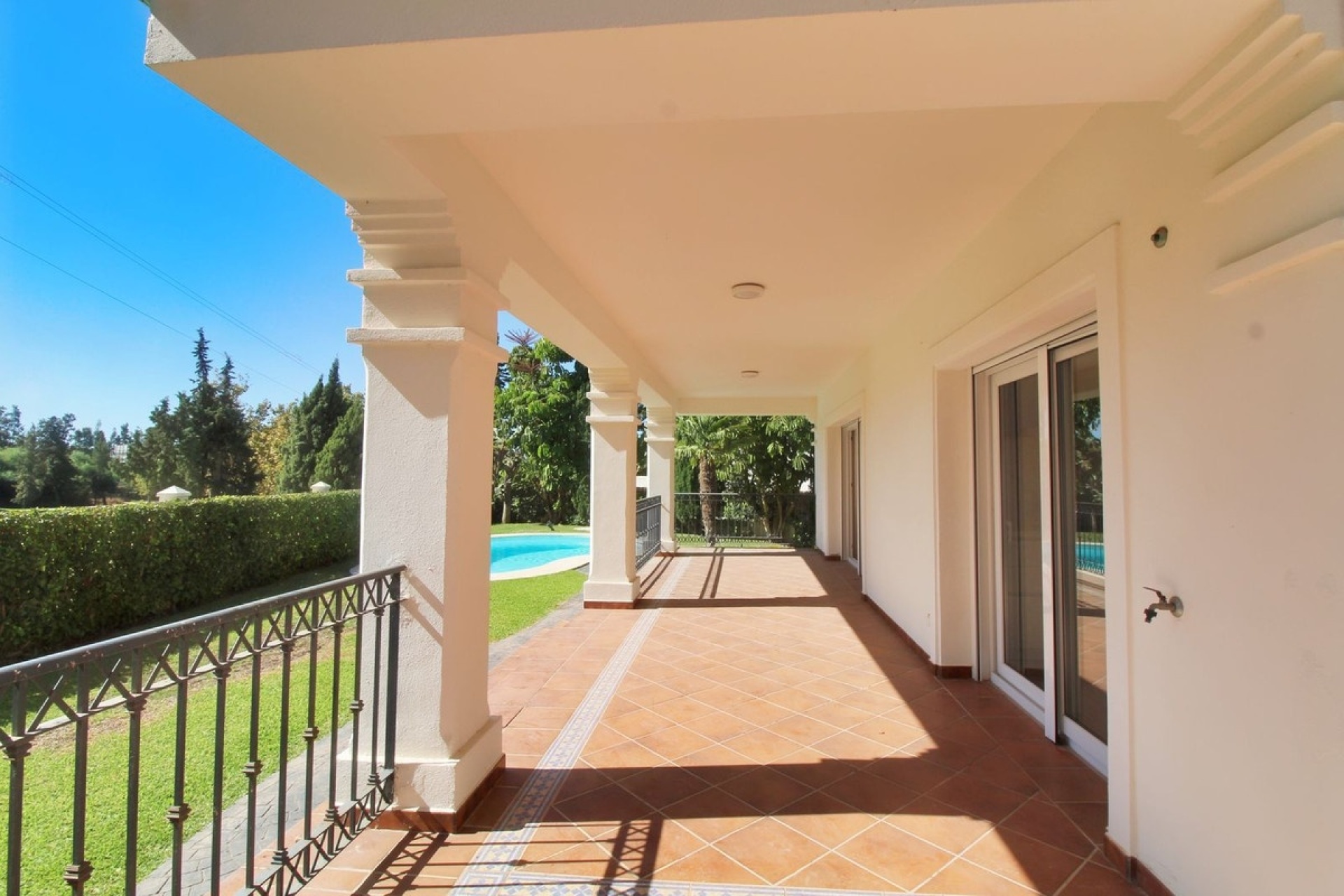 Resale - Villa - Marbella - Guadalmina Alta