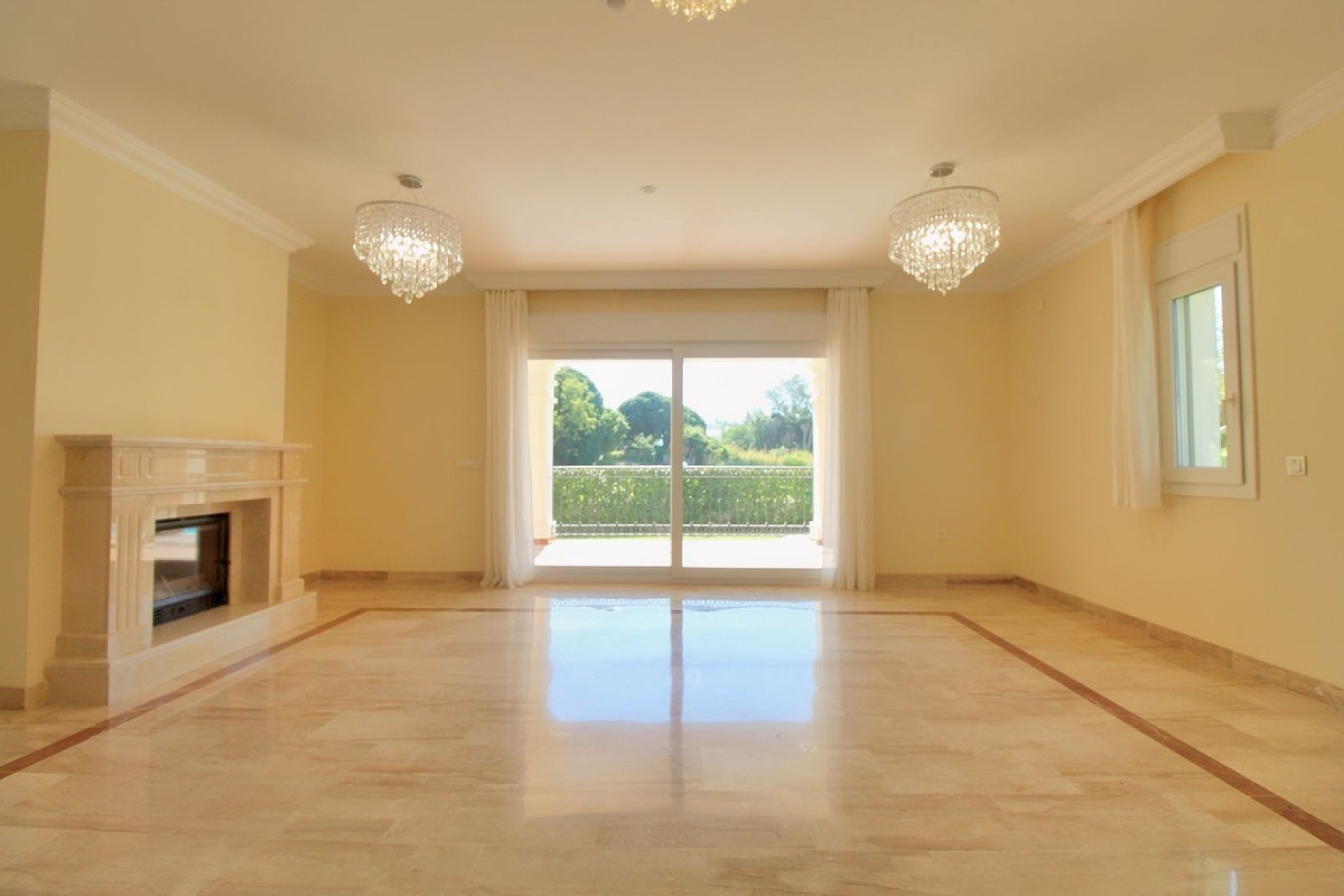 Resale - Villa - Marbella - Guadalmina Alta