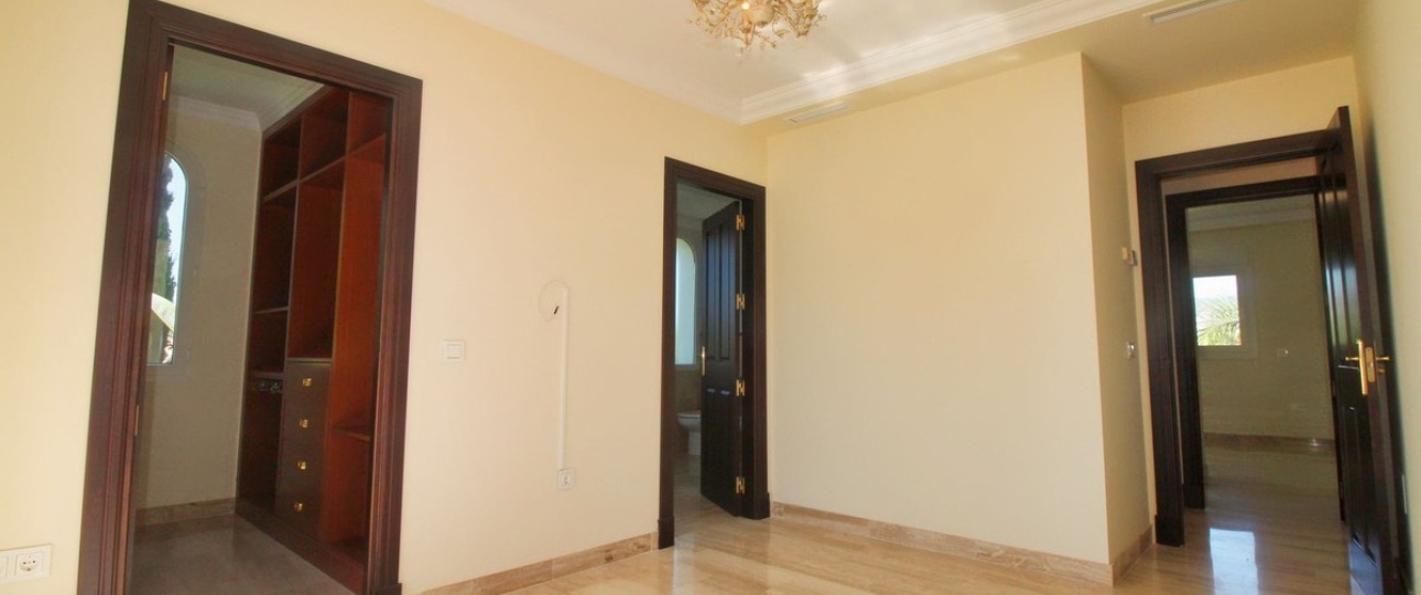 Resale - Villa - Marbella - Guadalmina Alta