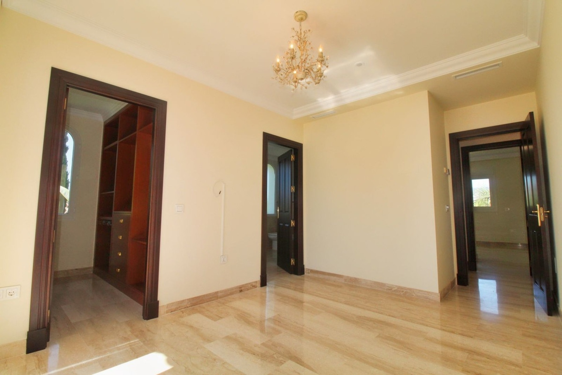 Resale - Villa - Marbella - Guadalmina Alta
