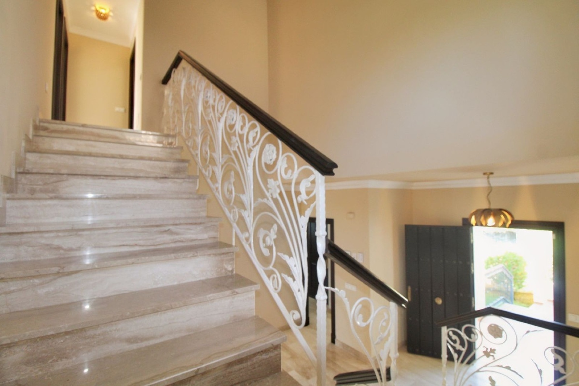 Resale - Villa - Marbella - Guadalmina Alta