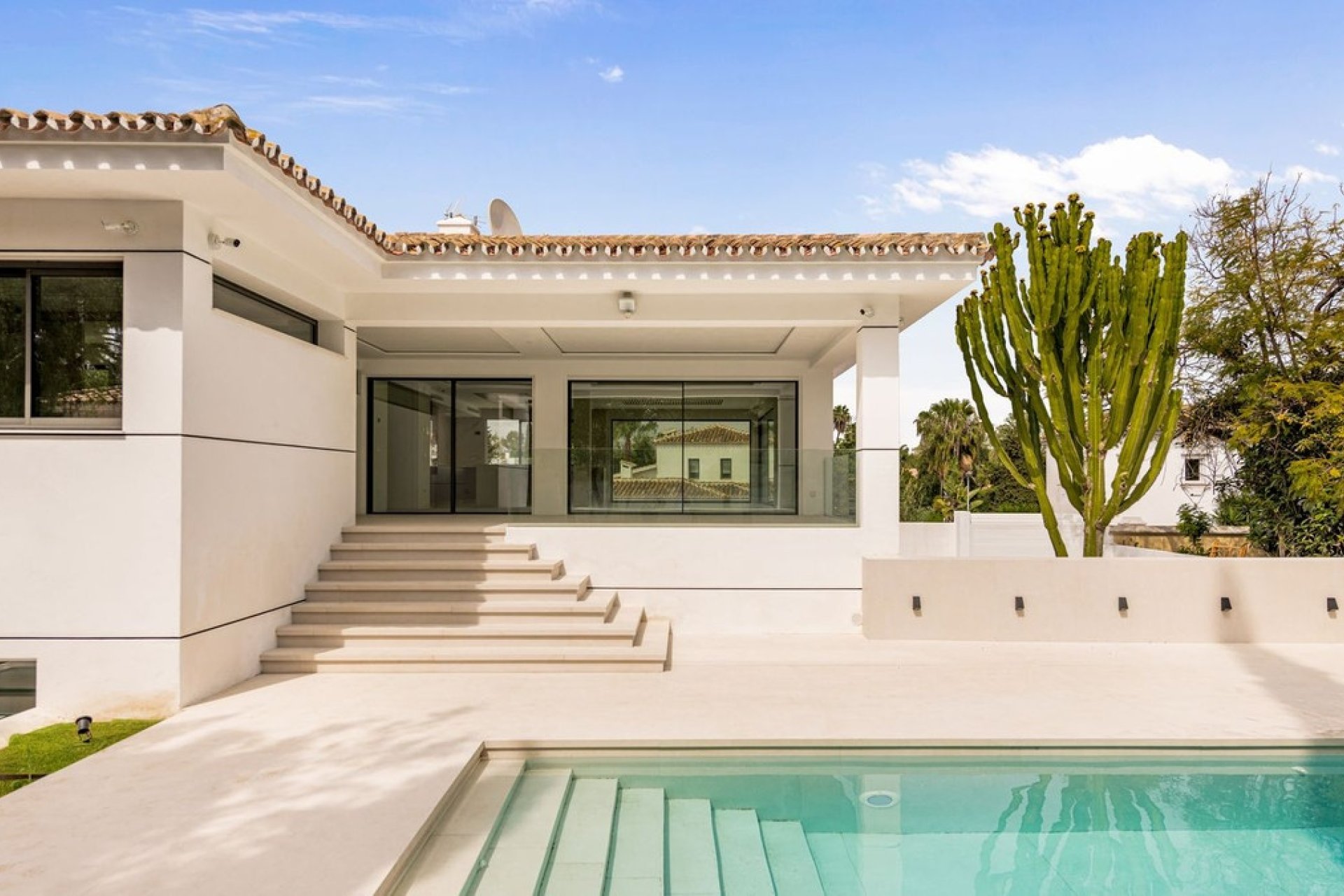 Resale - Villa - Marbella - Guadalmina Alta