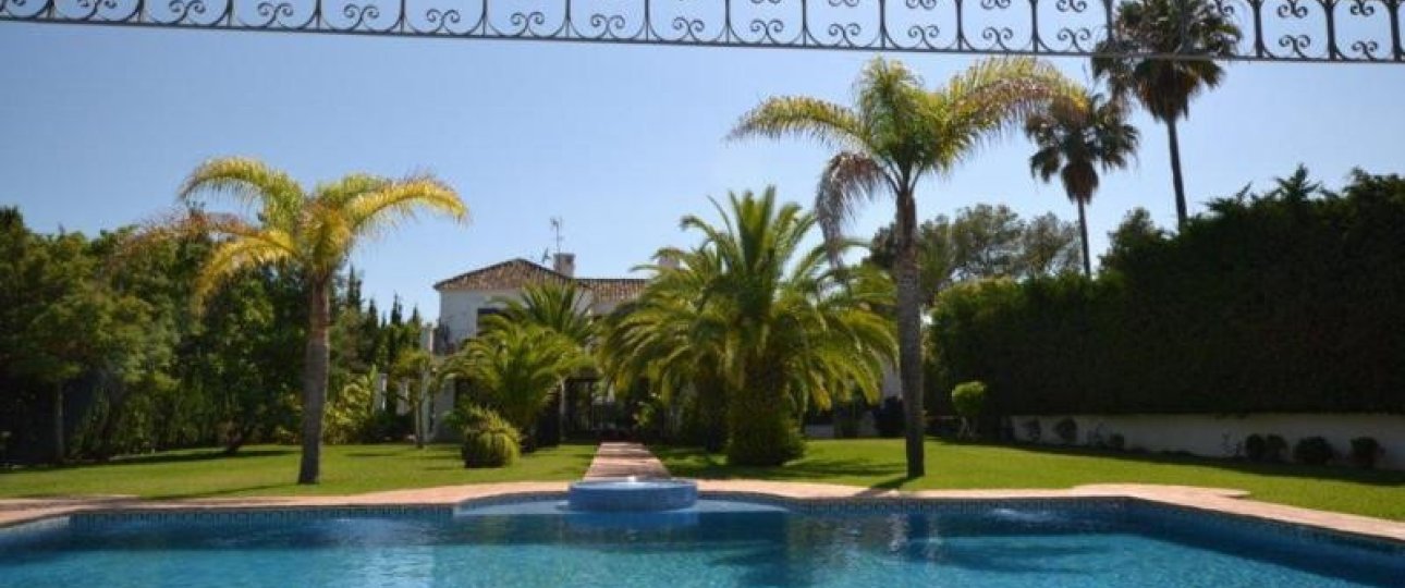 Resale - Villa - Marbella - Guadalmina Baja