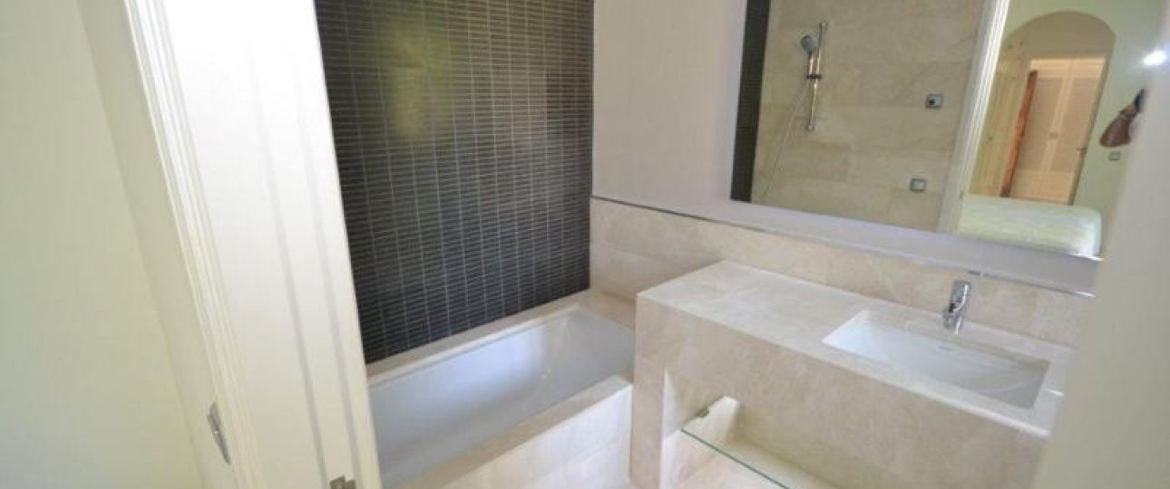 Resale - Villa - Marbella - Guadalmina Baja