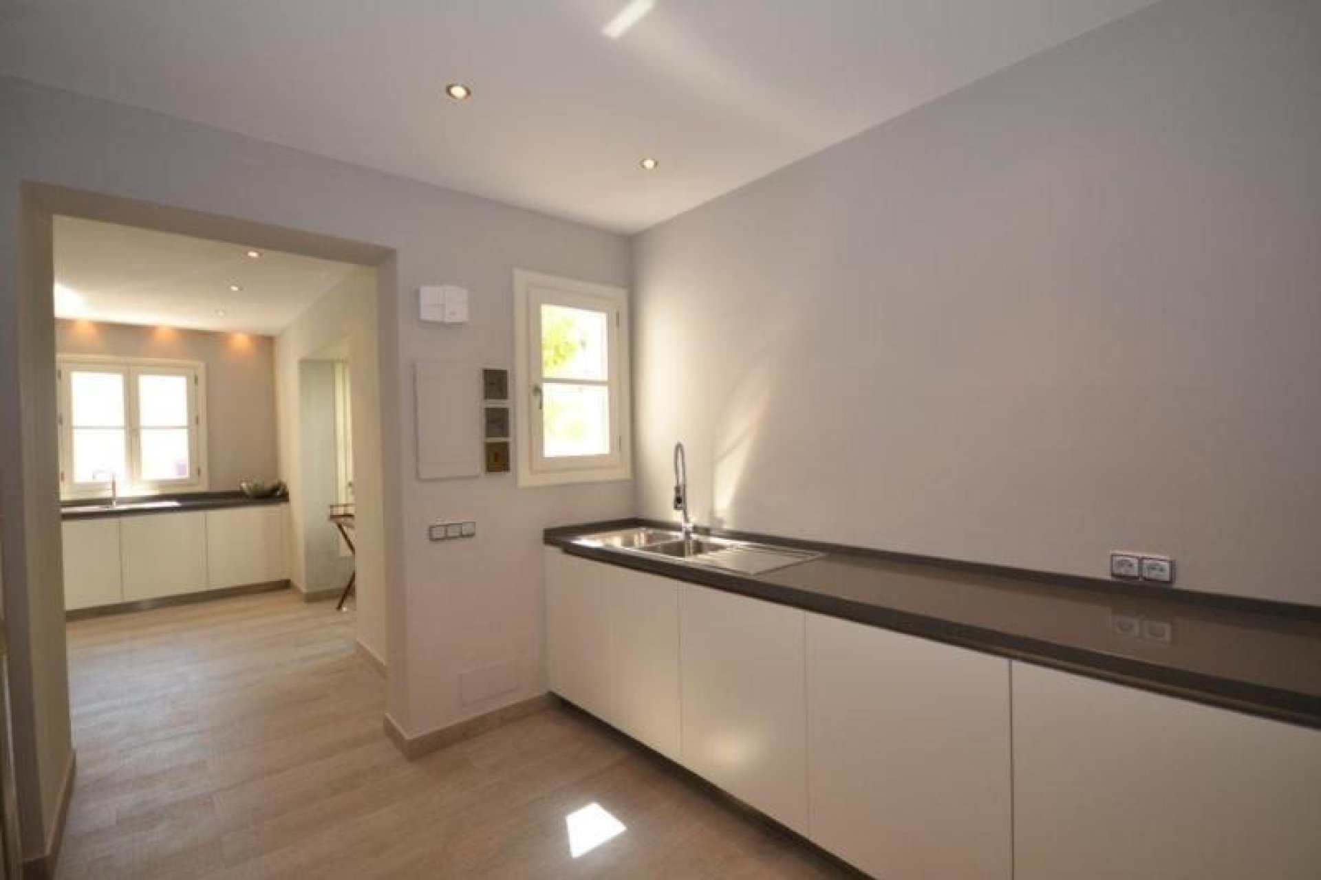 Resale - Villa - Marbella - Guadalmina Baja