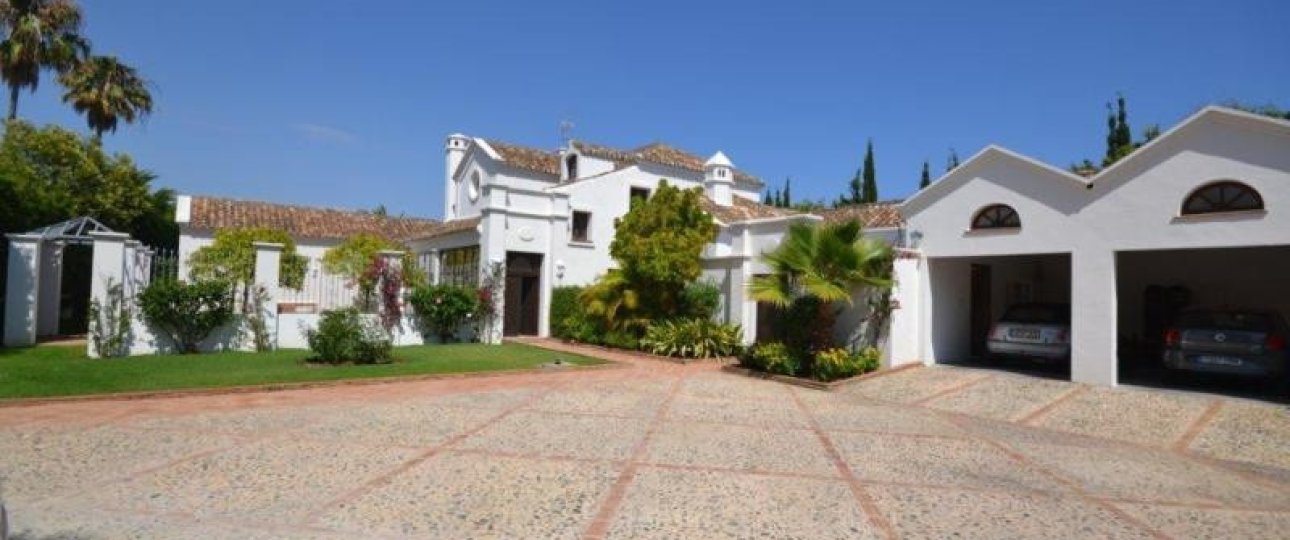 Resale - Villa - Marbella - Guadalmina Baja