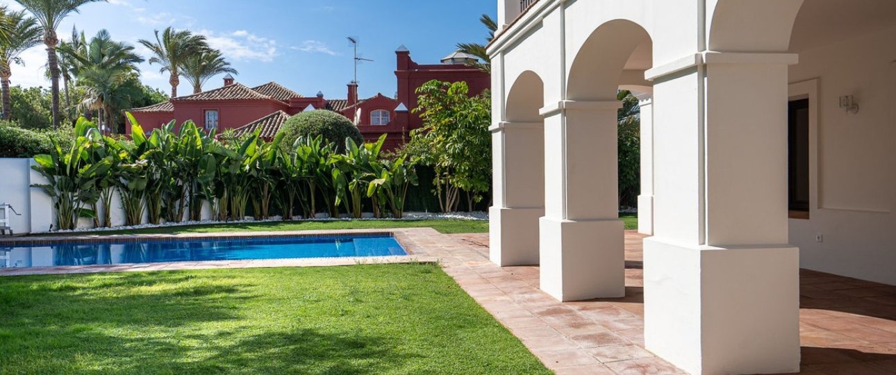 Resale - Villa - Marbella - Guadalmina Baja