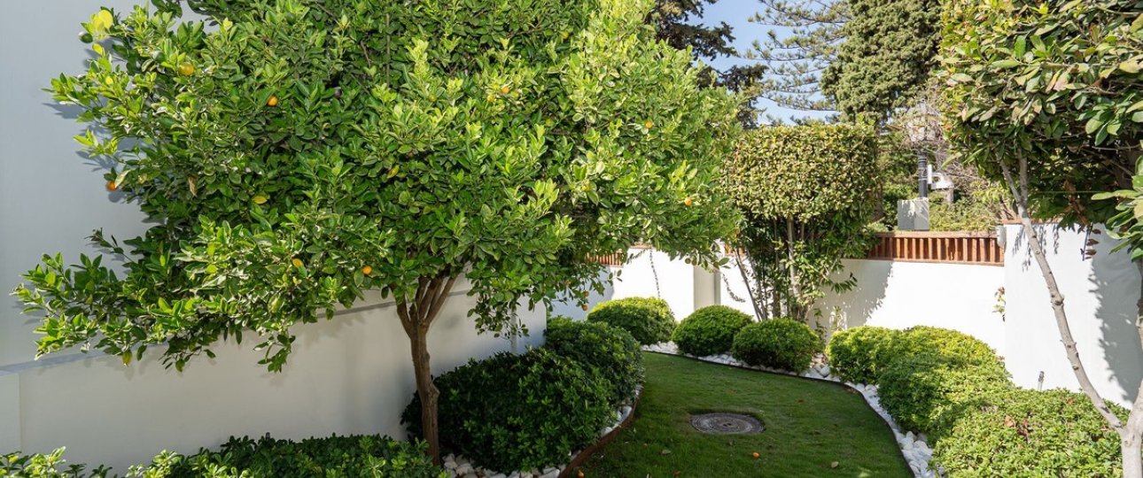 Resale - Villa - Marbella - Guadalmina Baja