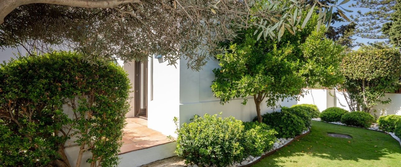 Resale - Villa - Marbella - Guadalmina Baja