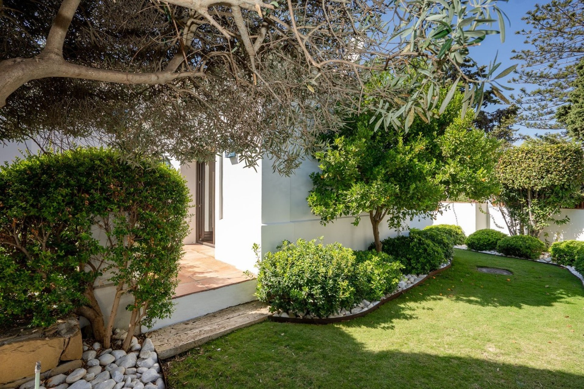 Resale - Villa - Marbella - Guadalmina Baja