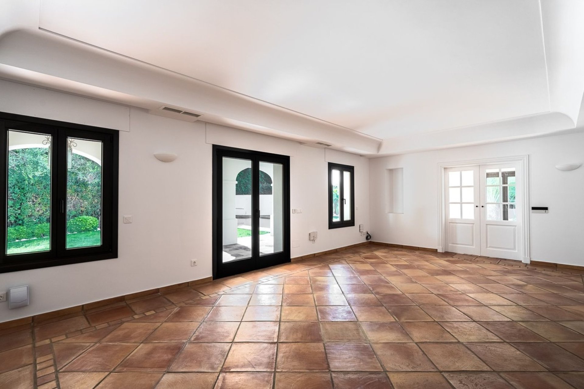 Resale - Villa - Marbella - Guadalmina Baja