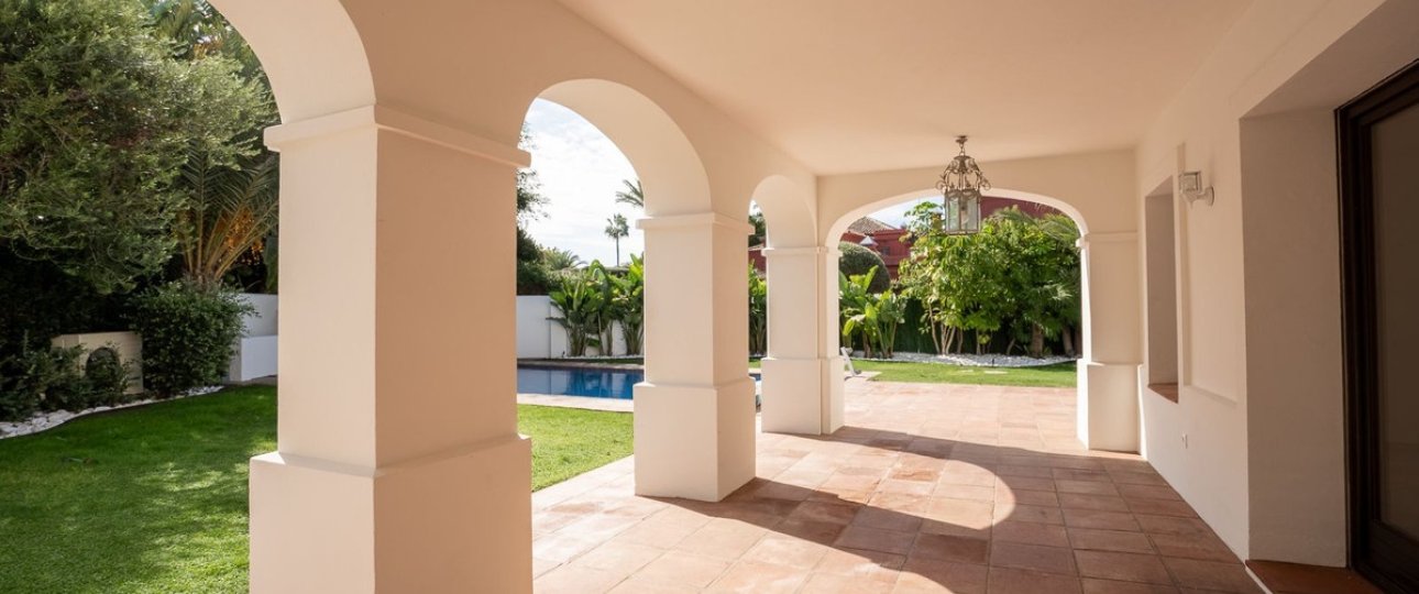 Resale - Villa - Marbella - Guadalmina Baja