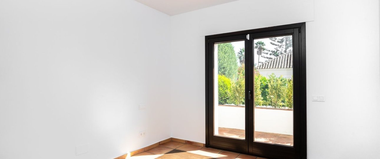 Resale - Villa - Marbella - Guadalmina Baja