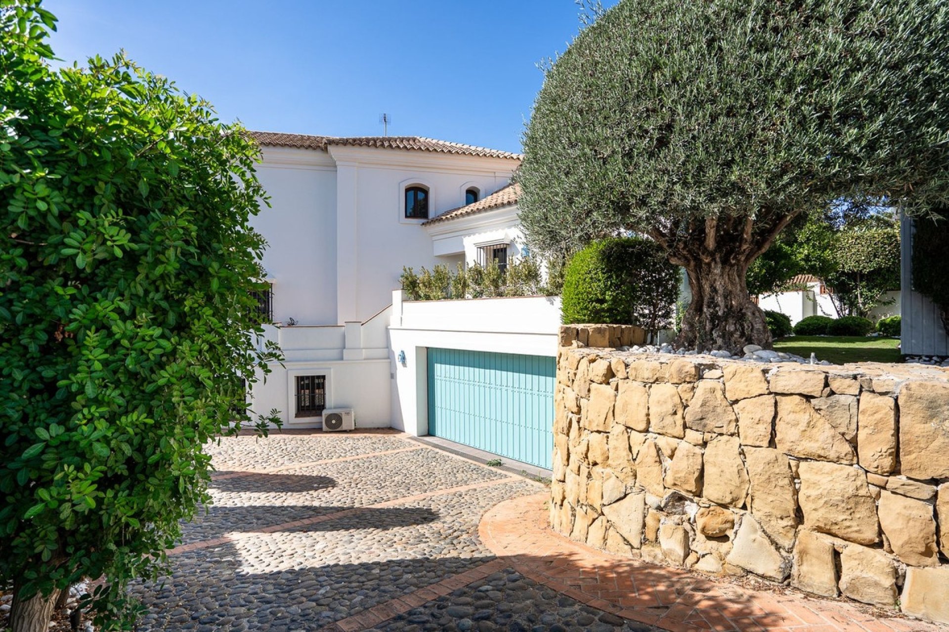 Resale - Villa - Marbella - Guadalmina Baja