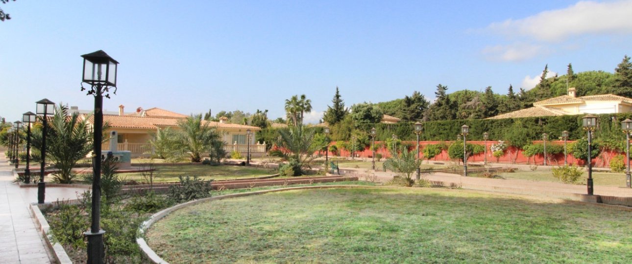 Resale - Villa - Marbella - Guadalmina Baja