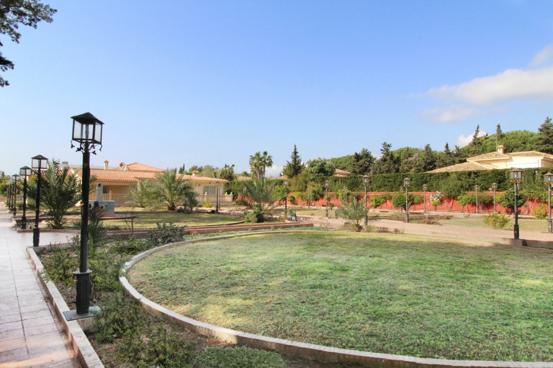 Resale - Villa - Marbella - Guadalmina Baja