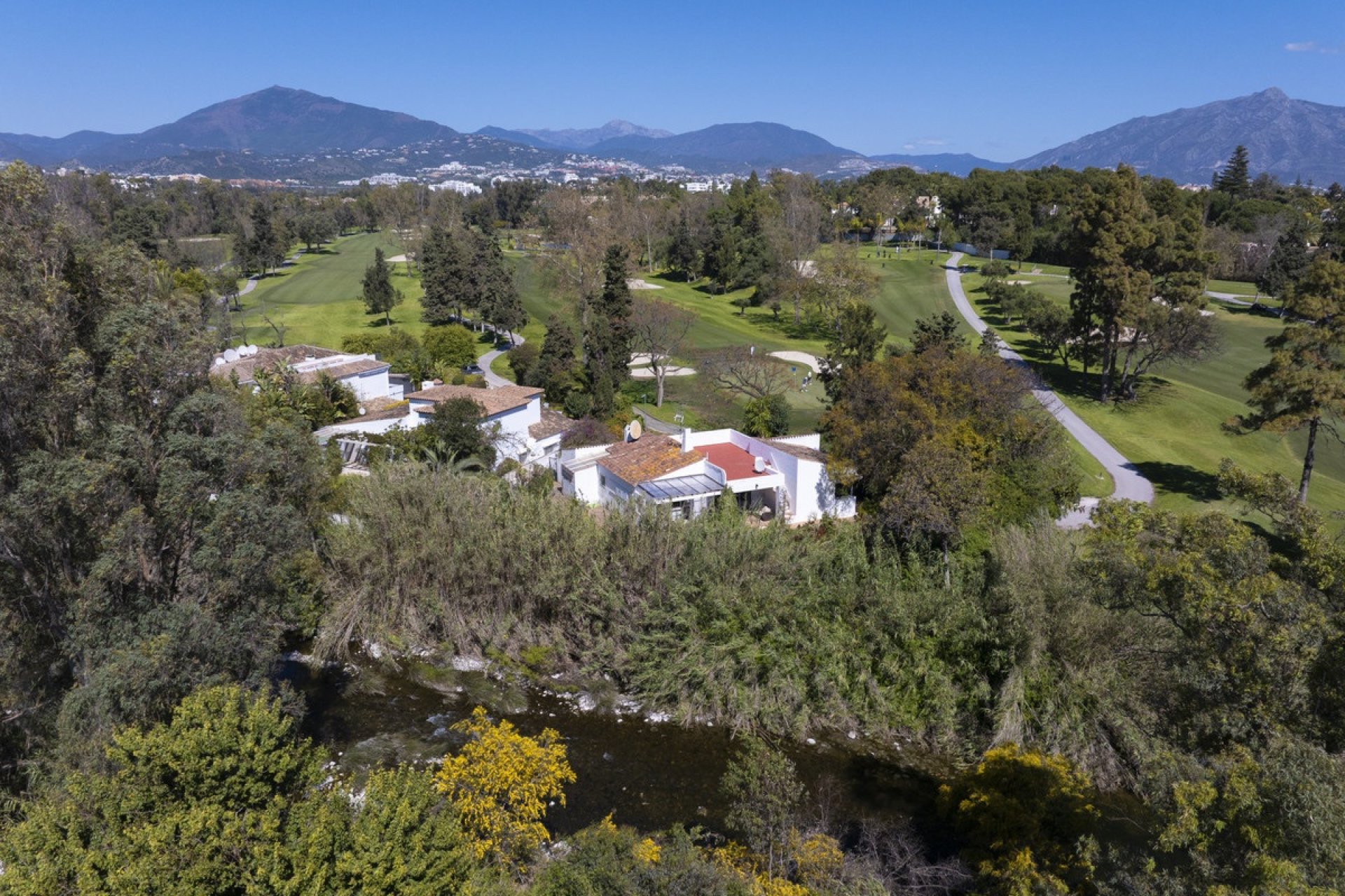Resale - Villa - Marbella - Guadalmina Baja